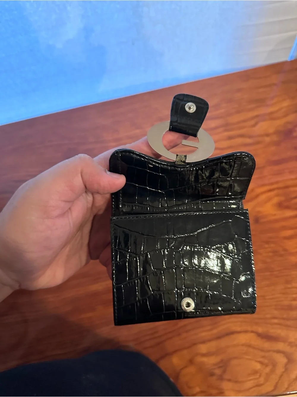 Guess compact croc